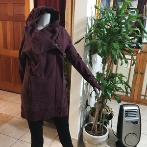 Lululemon Athletic size 4